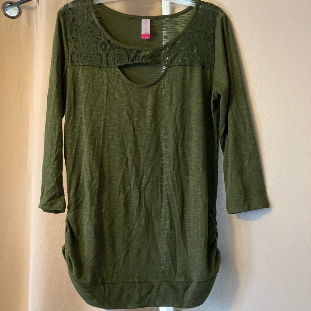 No Boundaries CUTE Top